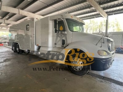 Freightliner Wireline Truck