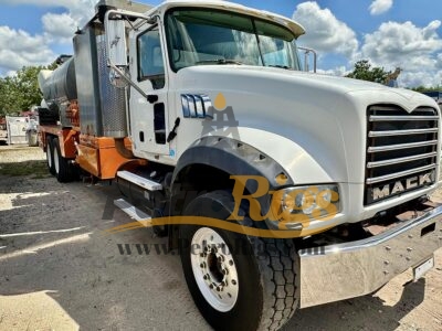MACK Hot Oil Truck